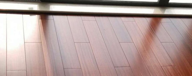 新铺地板起毛什么原因(刚铺的地板为什么起皮)