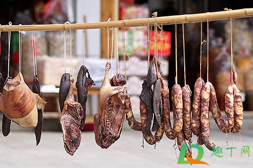 香肠做好挂在外面有什么办法让老鼠不去吃(香肠挂在阳台会怕老鼠吗)