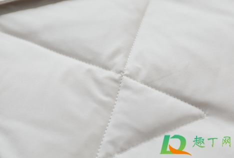 白鸭绒羽绒服会不会跑毛(羽绒服都会跑毛吗?)