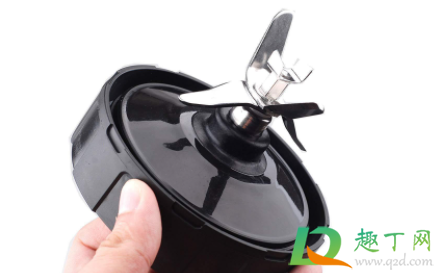 榨汁机刀头怎么清洗(榨汁机刀头怎么取下来图解)