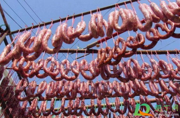 灌香肠用猪肠衣好还是羊肠衣好(灌香肠用什么肠衣比较好)