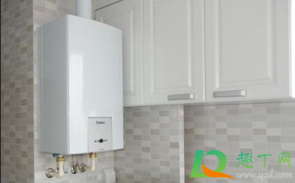 为什么一用生活热水壁挂炉就掉压(壁挂炉用热水时掉水压)