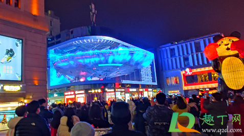 武汉江汉路裸眼3d大屏几点开始(江汉路裸眼3D大屏)