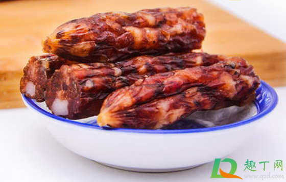 香肠做好要用温水冲洗吗(香肠装了以后要温水洗吗)