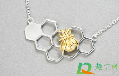 镀金饰品戴一段时间变黑正常吗(为什么金子戴久了会变黑)