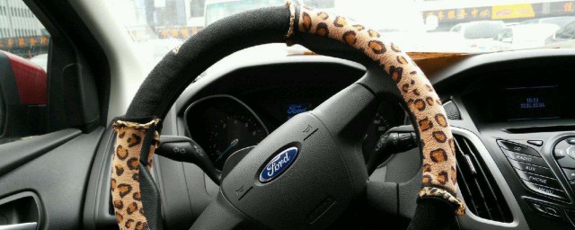 怎么解除锁死方向盘？(方向盘锁如何解除)