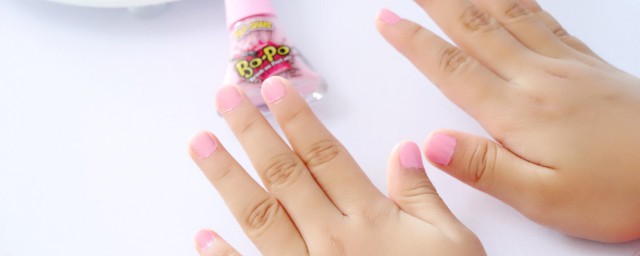 指甲油的主要成分是什么(指甲油都是什么成分)