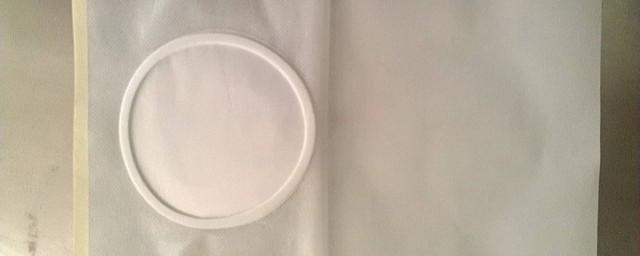 衣服上粘上膏药怎么能洗下去(粘在衣服上的膏药怎么洗掉)