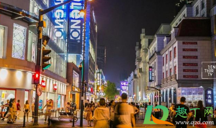 武汉江汉路裸眼3d大屏几点开始(江汉路裸眼3D大屏)