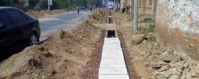 怎么通开下水道(下水道怎么弄开)