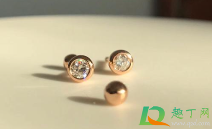 耳骨打耳洞长了个疙瘩怎么消除(打耳洞耳朵长疙瘩怎么办)