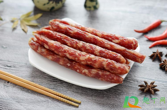 香肠很硬是什么原因(为什么香肠吃起来硬硬的)