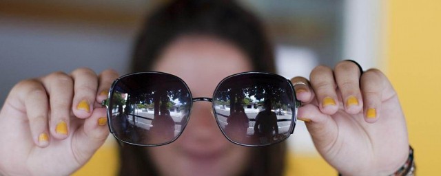 去除油渍的方法(去除油渍的办法)