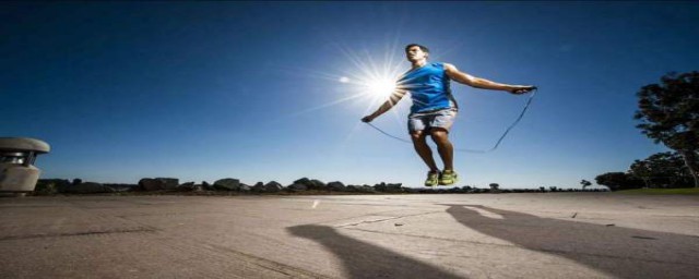 什么鞋子适合跳绳(什么样的鞋子适合跳绳)