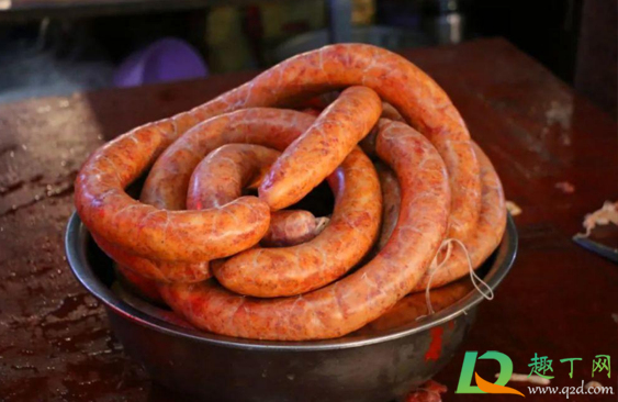 灌好的香肠要用针漏气吗(灌香肠要扎孔排气吗)