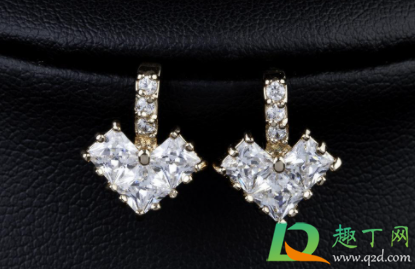 锆石和钻石的区别大吗(钻石和锆石有什么不同)