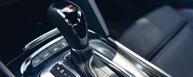 自动挡汽车减速方法(自动挡汽车如何加速减速)