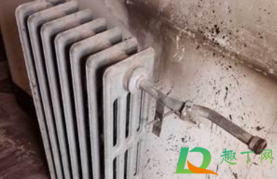 铸铁暖气片漏水能粘吗(暖气片漏水用铸工胶可以粘么)
