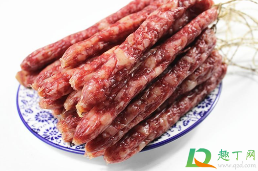 香肠晒多久可以用针扎(香肠晾晒几天扎眼)