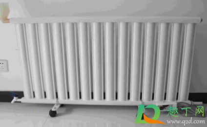 暖气放水就热一会就凉怎么回事(暖气放完水热一会就凉了)