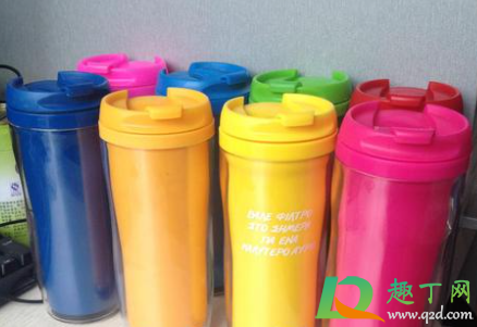 塑料水杯臭了怎么去味(塑料水杯很臭怎么办)