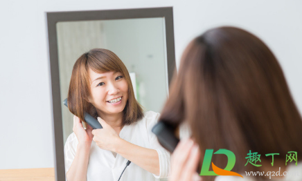 梳子起静电对头发有伤害吗(带静电的梳子梳头发伤头发吗)