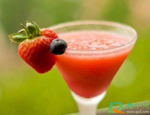 ​草莓汁用牛奶好还是酸奶好