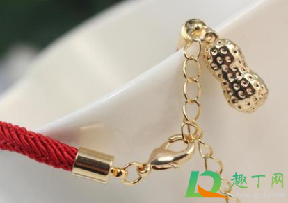 镀金饰品戴一段时间变黑正常吗(为什么金子戴久了会变黑)