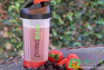 榨汁机加水加多少(榨汁机榨汁时用加水么)