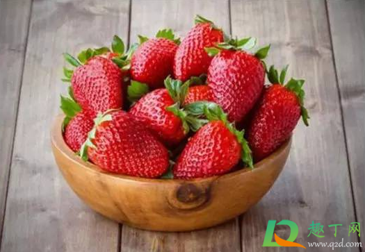 草莓表面粘粘的是喷的什么吗(草莓上黏黏糊糊的是什么原因) 草莓表面粘粘的是喷的什么吗(草莓上黏黏糊糊的是什么原因)