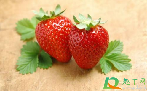 草莓形状不规则能吃吗(草莓长的不规则好吗)