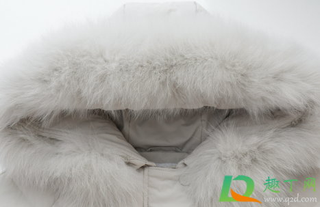 白鸭绒羽绒服会不会跑毛(羽绒服都会跑毛吗?)