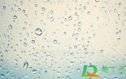 家里玻璃全是水蒸气怎么办(客厅玻璃有水蒸气怎么处理)