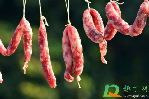 香肠晚上能在露天晾吗(阴天可以晾香肠吗) 香肠晚上能在露天晾吗(阴天可以晾香肠吗)