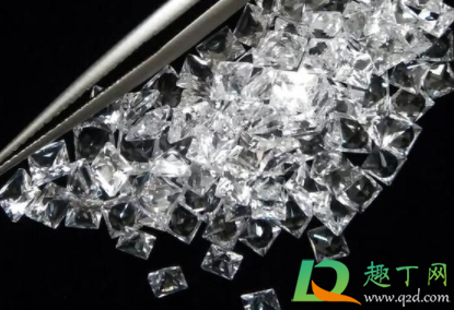 锆石和钻石的区别大吗(钻石和锆石有什么不同)