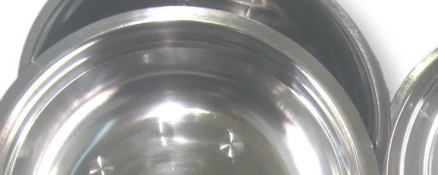 不锈钢盆掉黑色有毒吗答案(不锈钢盆怎么会掉黑色)