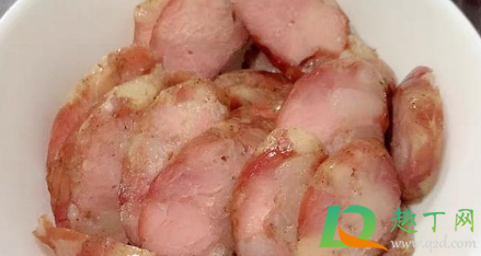 香肠起白霜了怎么处理(香肠出白霜还能吃吗)