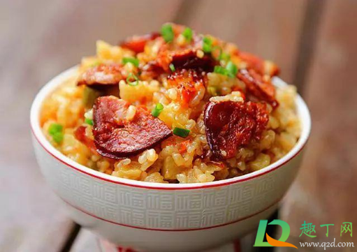 香肠直接放米饭上可以熟吗(香肠可以直接放米饭里蒸吗) 香肠直接放米饭上可以熟吗(香肠可以直接放米饭里蒸吗)
