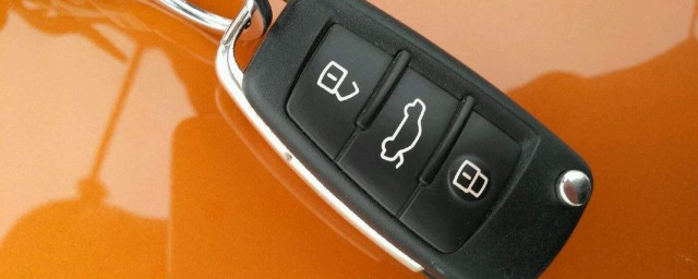 怎么更换电池(指纹锁怎么更换电池)