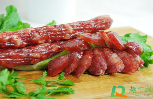 香肠很硬是什么原因(为什么香肠吃起来硬硬的)