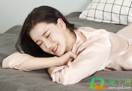 电热毯开多久才暖和(电热毯关了还能暖多久)