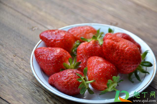 草莓破皮能放几个小时(草莓放多久会烂)