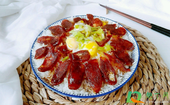 香肠直接放米饭上可以熟吗(香肠可以直接放米饭里蒸吗)