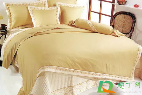 冬天被子上面为什么是湿的(冬天起来被子上面是湿的)