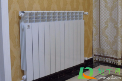 暖气片开关在上面按跟下面按一样吗(暖气片上面的开关是干嘛的)