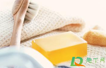 硫磺皂洗脸干燥怎么办(用完硫磺皂皮肤太干怎么办)