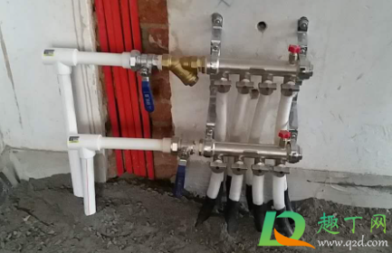 暖气放水就热一会就凉怎么回事(暖气放完水热一会就凉了)