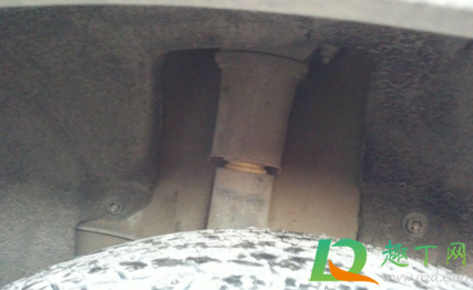 避震器没有防尘套会不会坏(避震防尘套坏了什么表现)