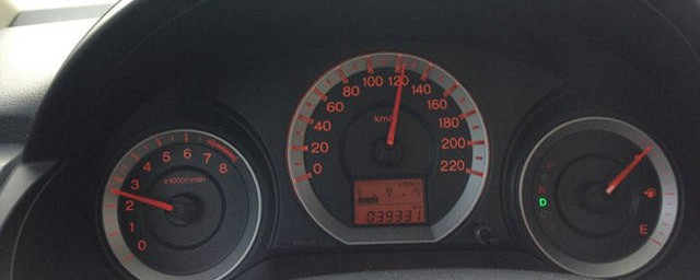 转速2500-3500之间都是正常的(汽车转速3500转没影响吧)