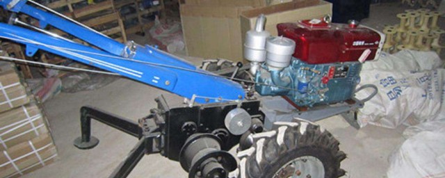 老式手扶拖拉机的半轴怎么换(手扶拖拉机半轴拆装图)